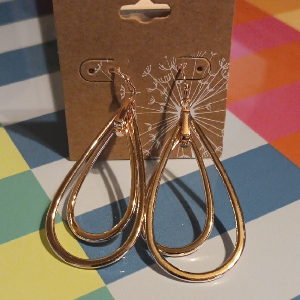 Elegant Gold Teardrop Earrings (A)
